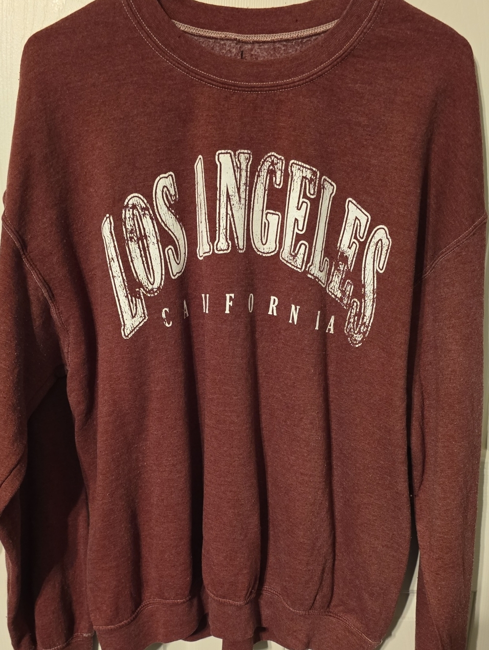 Los Angeles Graphic Crewneck Sweatshirt in Maroon